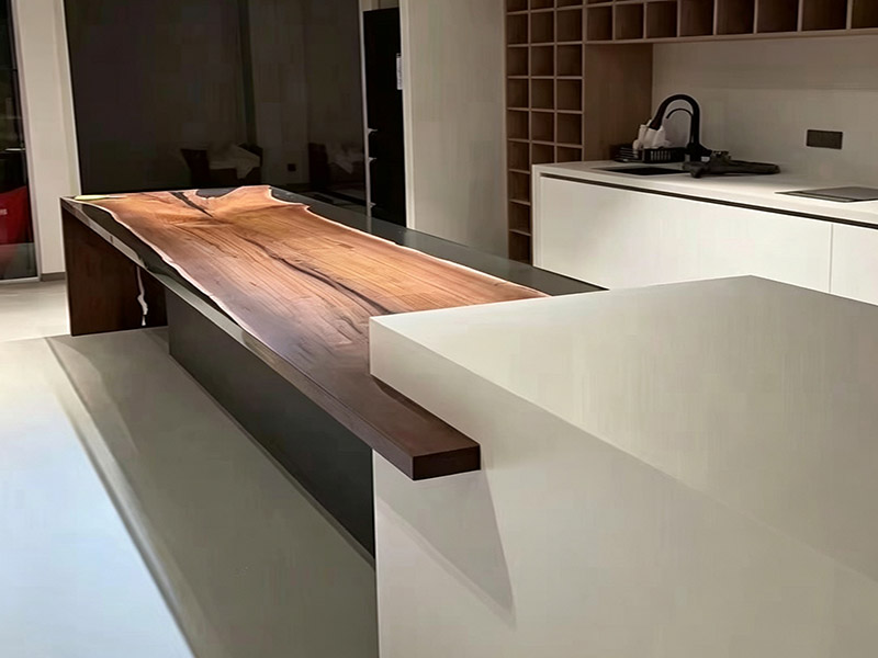 Encimera de cocina a medida de madera maciza con borde natural TP-260812